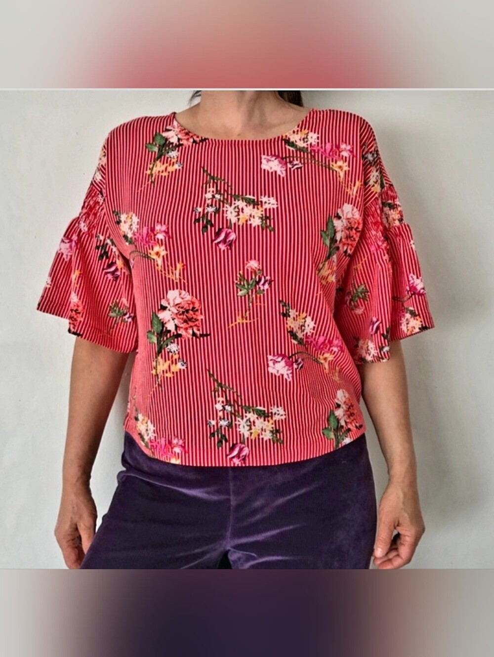 Twine & String Womans Red Stripped And Floral Blouse Size Small